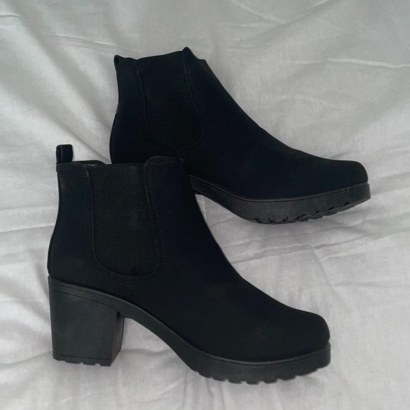 Krush Black Chunky Cleated Chelsea Boots - Picture 5 of 9